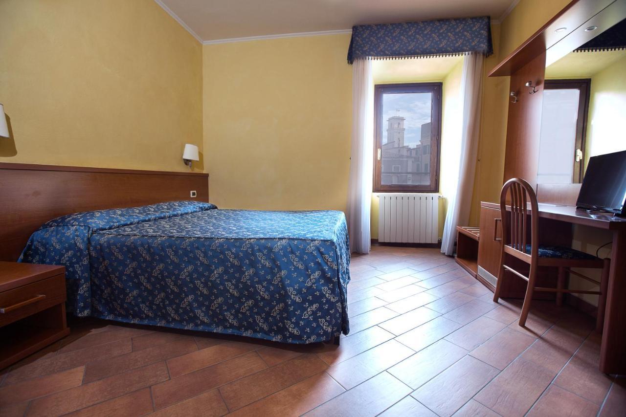 Albergo Dei Leoni مونتيروتوندو المظهر الخارجي الصورة