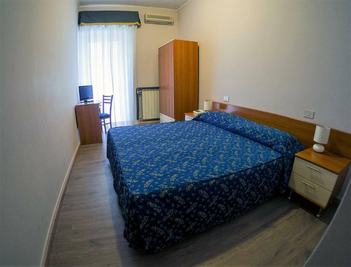 Albergo Dei Leoni مونتيروتوندو المظهر الخارجي الصورة