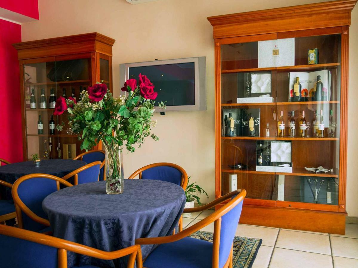 Albergo Dei Leoni مونتيروتوندو المظهر الخارجي الصورة